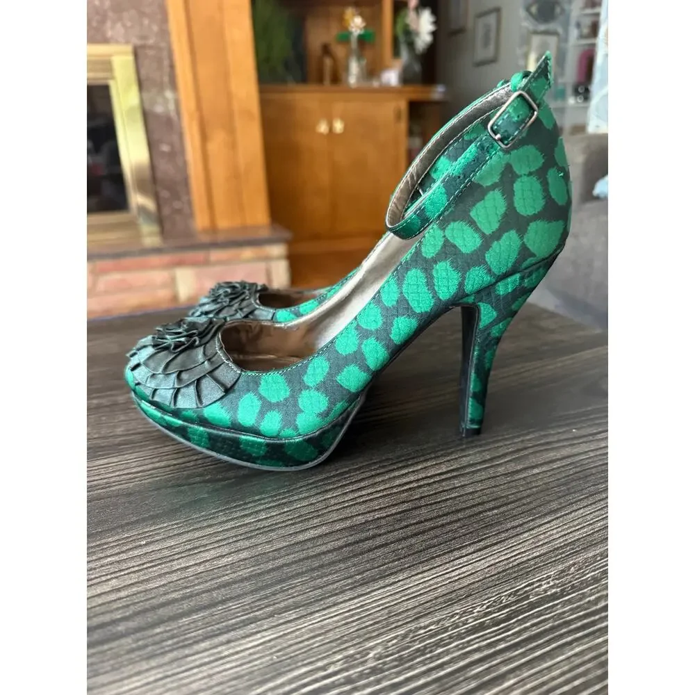 6/$25 Fergalicious Green Spotted Satin Ankle Strap Flower Toe Heels Sz. 6.5